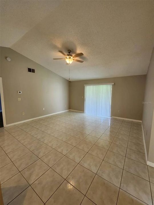 For Rent: $1,750 (3 beds, 2 baths, 1325 Square Feet)