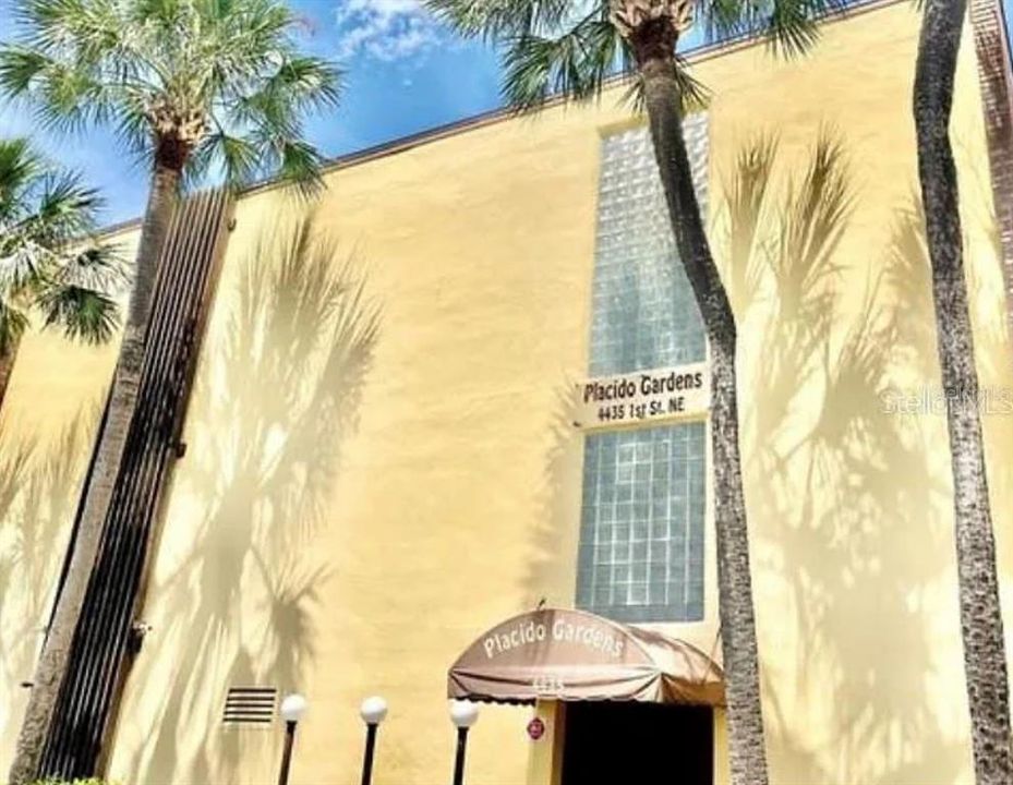 For Rent: $1,750 (2 beds, 1 baths, 845 Square Feet)
