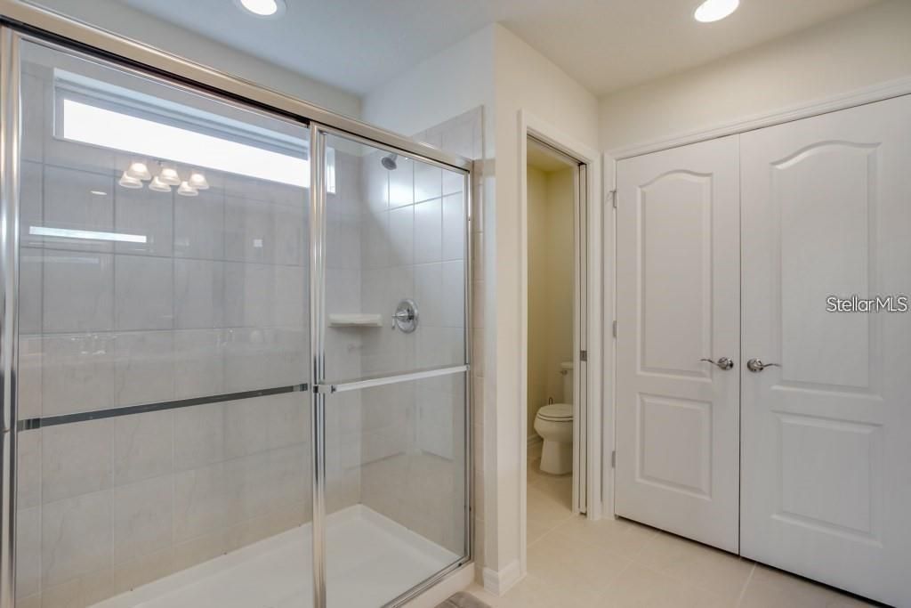 En Venta: $408,000 (5 camas, 5 baños, 2622 Pies cuadrados)