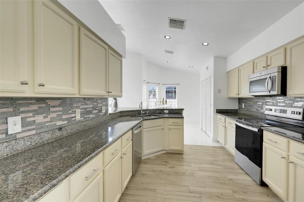 В аренду: $3,500 (4 спален, 2 ванн, 2140 Квадратных фут)