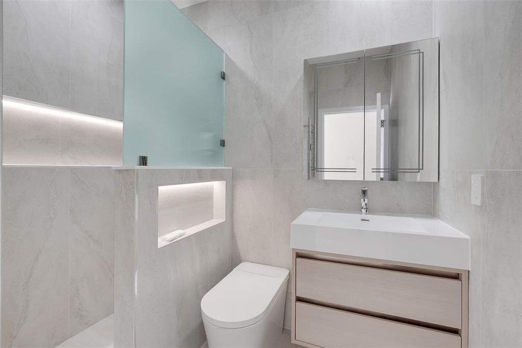 For Rent: $2,600 (3 beds, 2 baths, 1423 Square Feet)