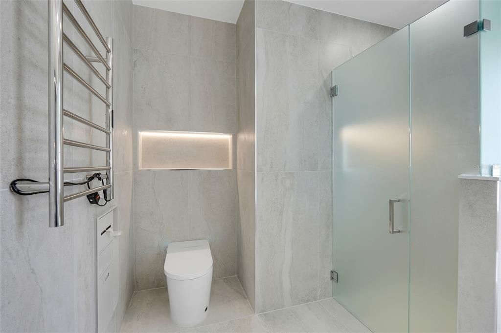 For Rent: $2,600 (3 beds, 2 baths, 1423 Square Feet)