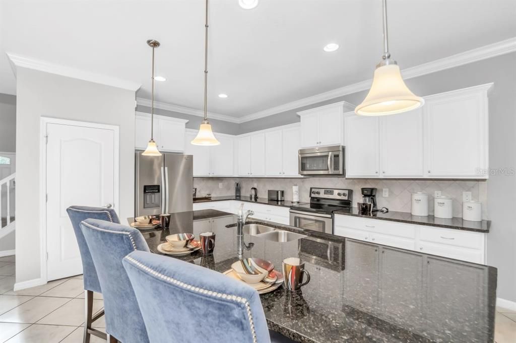 For Sale: $699,000 (8 beds, 6 baths, 4034 Square Feet)