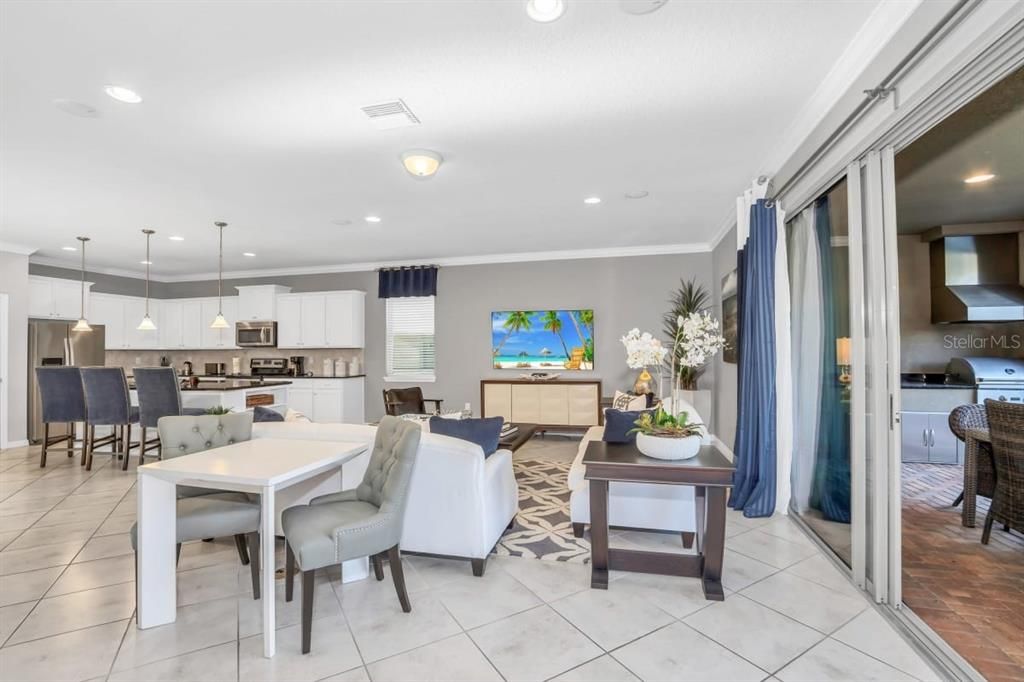 For Sale: $699,000 (8 beds, 6 baths, 4034 Square Feet)