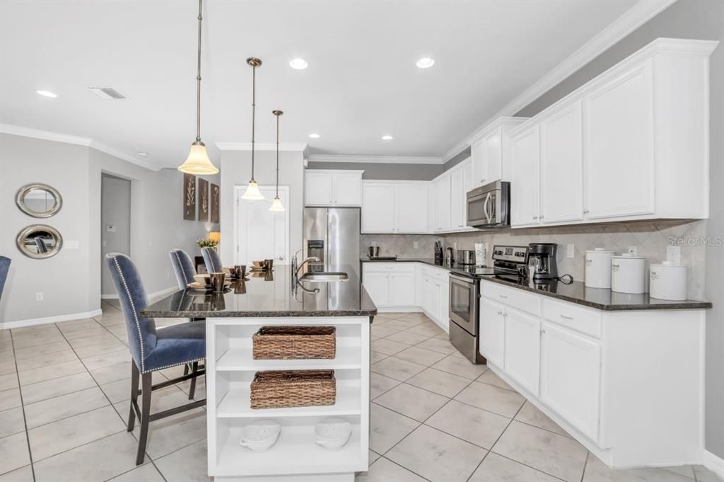 For Sale: $699,000 (8 beds, 6 baths, 4034 Square Feet)