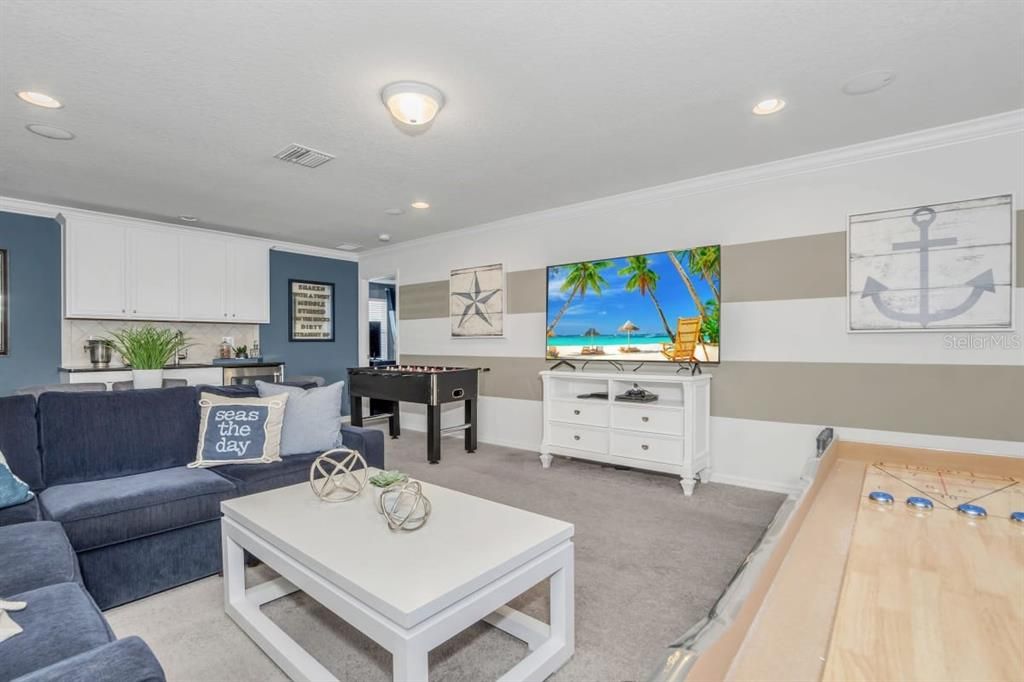 For Sale: $699,000 (8 beds, 6 baths, 4034 Square Feet)