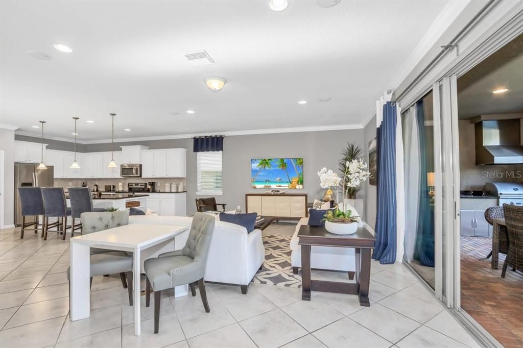 For Sale: $699,000 (8 beds, 6 baths, 4034 Square Feet)