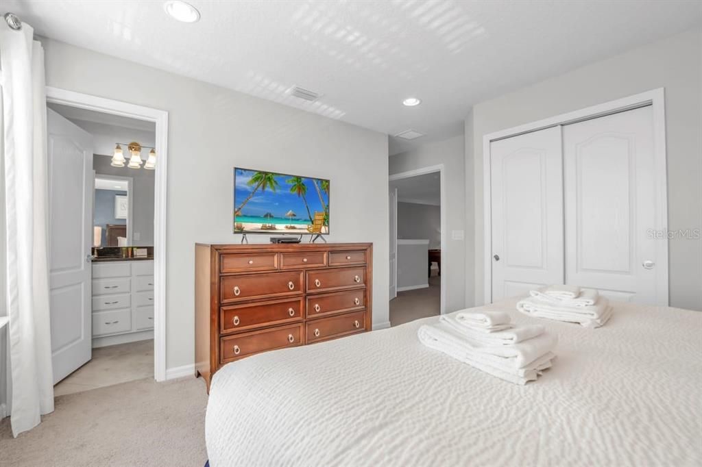 For Sale: $699,000 (8 beds, 6 baths, 4034 Square Feet)