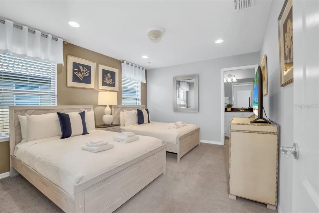 For Sale: $699,000 (8 beds, 6 baths, 4034 Square Feet)