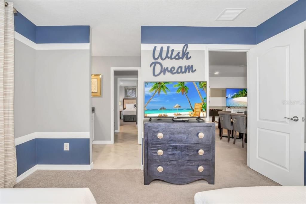 For Sale: $699,000 (8 beds, 6 baths, 4034 Square Feet)