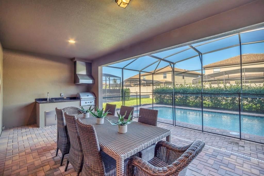 For Sale: $699,000 (8 beds, 6 baths, 4034 Square Feet)
