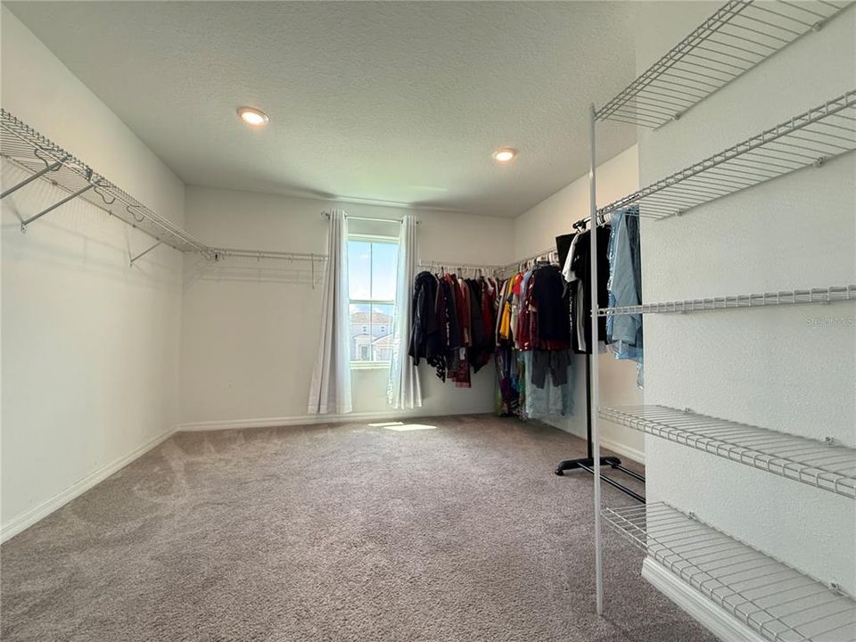 For Rent: $2,700 (4 beds, 3 baths, 2852 Square Feet)