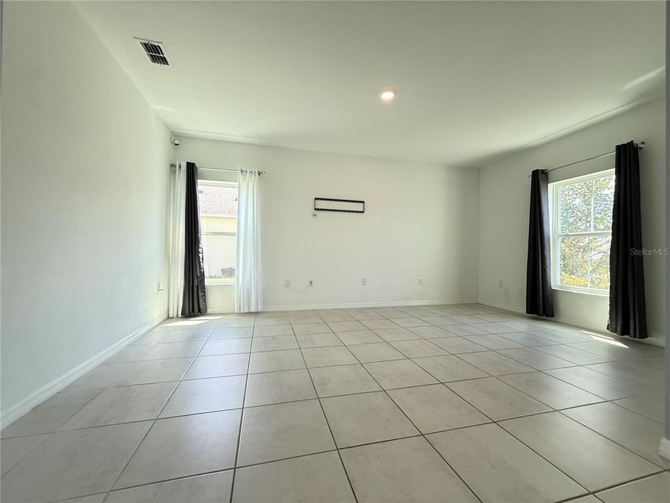 For Rent: $2,700 (4 beds, 3 baths, 2852 Square Feet)