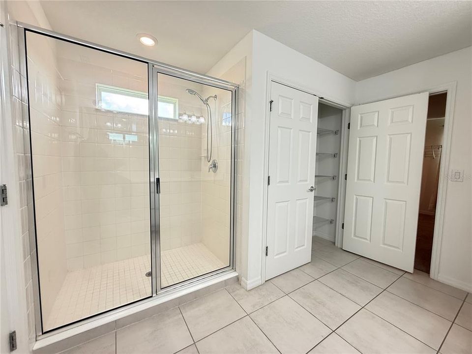 For Rent: $2,700 (4 beds, 3 baths, 2852 Square Feet)
