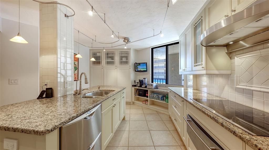 For Sale: $1,400,000 (3 beds, 2 baths, 2037 Square Feet)