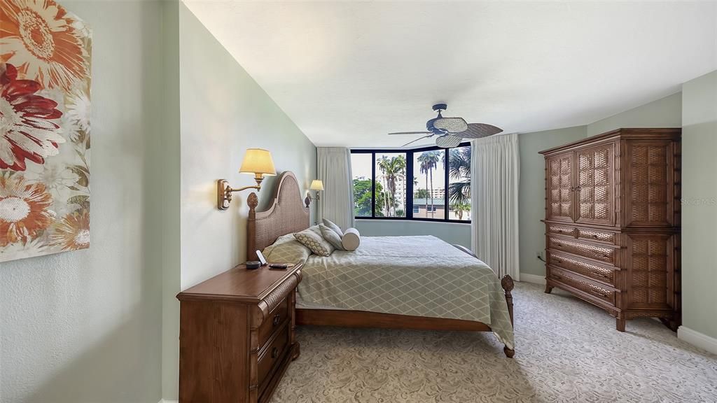 For Sale: $1,400,000 (3 beds, 2 baths, 2037 Square Feet)