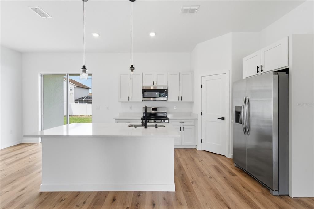 For Sale: $335,000 (4 beds, 3 baths, 1870 Square Feet)