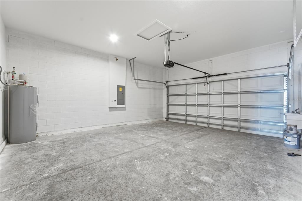 For Sale: $335,000 (4 beds, 3 baths, 1870 Square Feet)