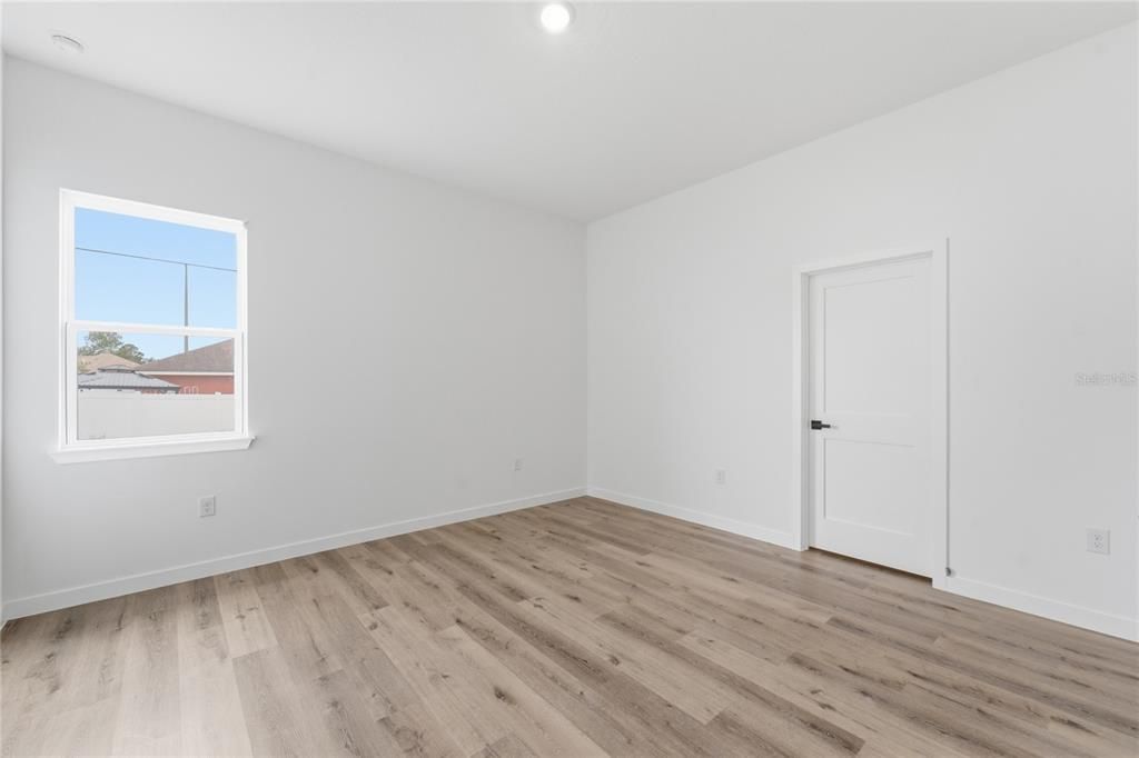For Sale: $335,000 (4 beds, 3 baths, 1870 Square Feet)