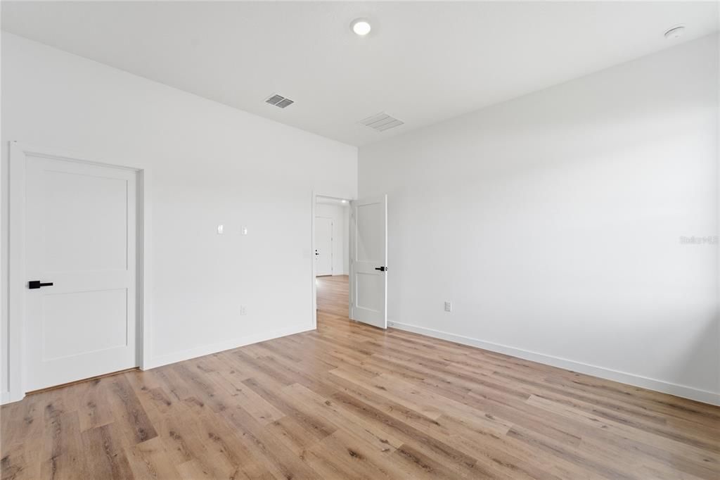 For Sale: $335,000 (4 beds, 3 baths, 1870 Square Feet)