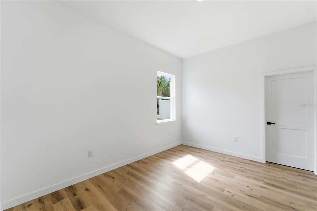 For Sale: $335,000 (4 beds, 3 baths, 1870 Square Feet)