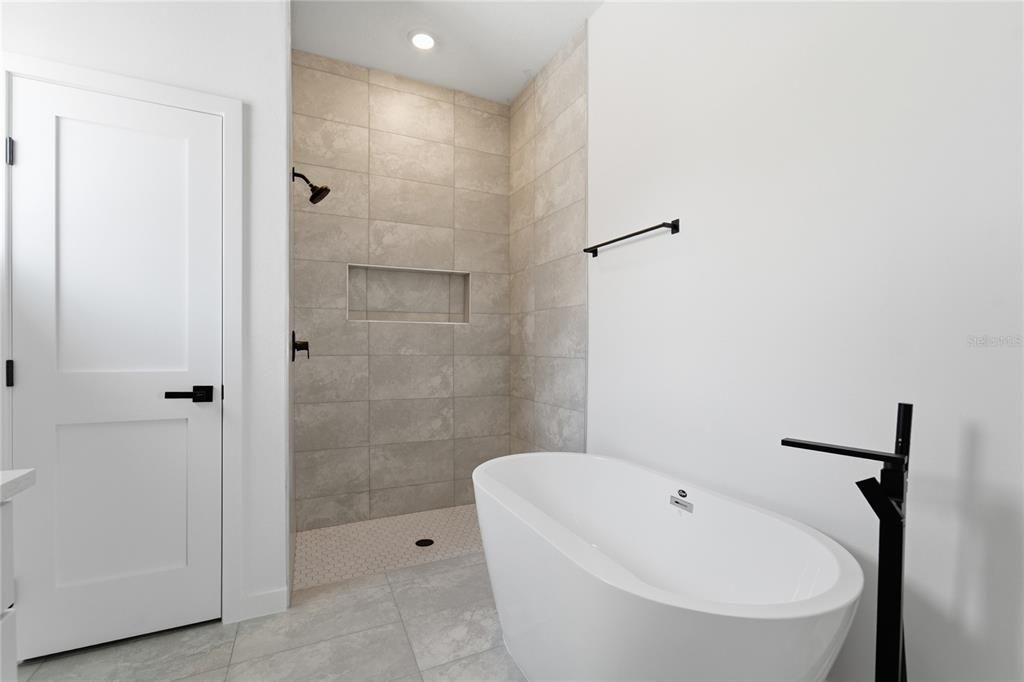 For Sale: $335,000 (4 beds, 3 baths, 1870 Square Feet)