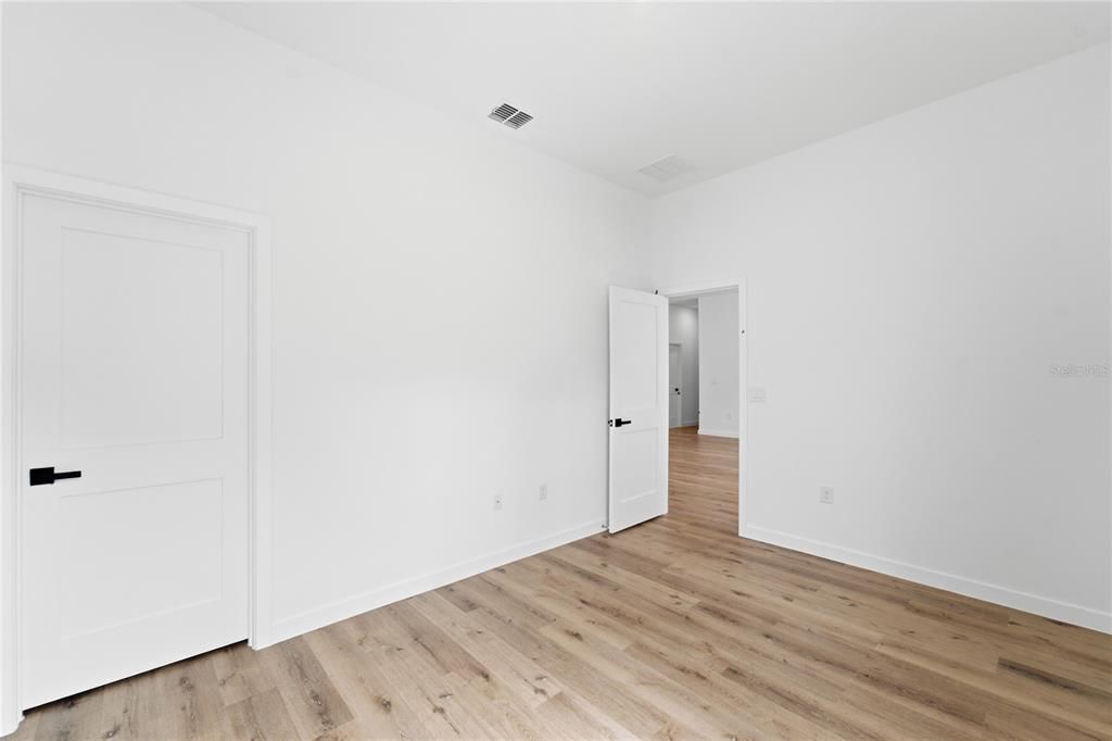 For Sale: $335,000 (4 beds, 3 baths, 1870 Square Feet)