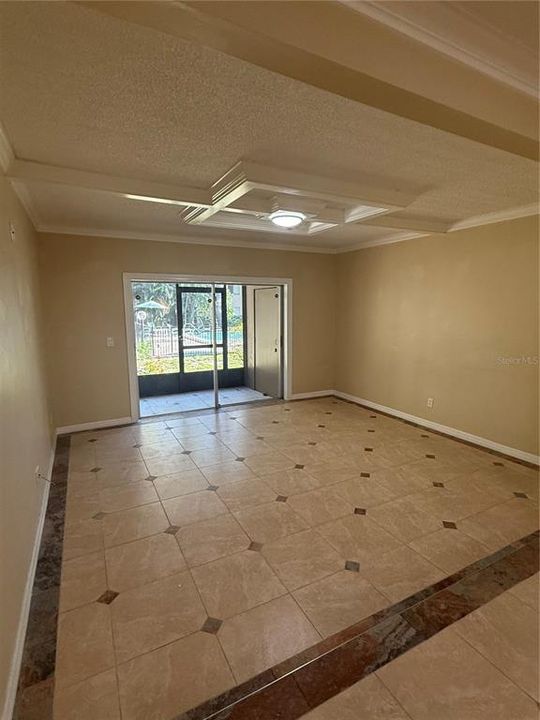 На продажу: $129,900 (2 спален, 1 ванн, 1085 Квадратных фут)