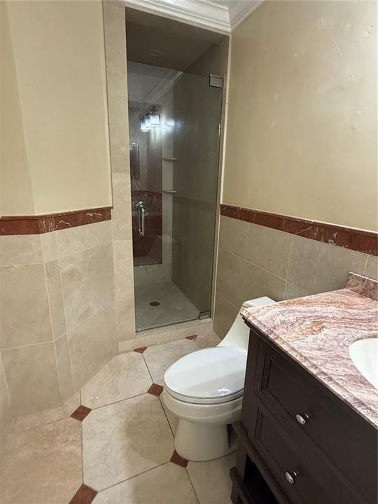 На продажу: $129,900 (2 спален, 1 ванн, 1085 Квадратных фут)