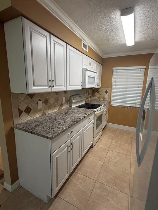 На продажу: $129,900 (2 спален, 1 ванн, 1085 Квадратных фут)
