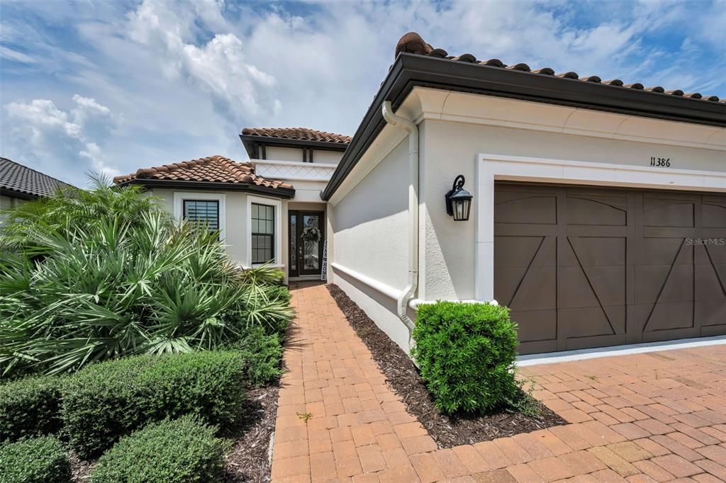 En Venta: $734,900 (3 camas, 2 baños, 2140 Pies cuadrados)