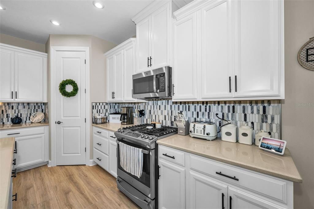 En Venta: $734,900 (3 camas, 2 baños, 2140 Pies cuadrados)