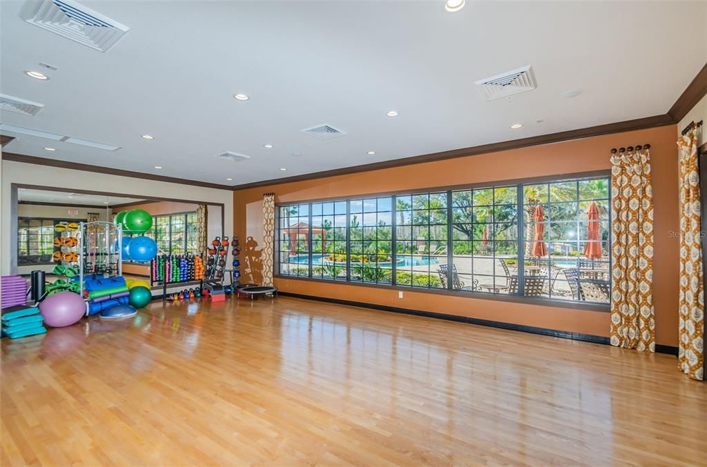 En Venta: $734,900 (3 camas, 2 baños, 2140 Pies cuadrados)