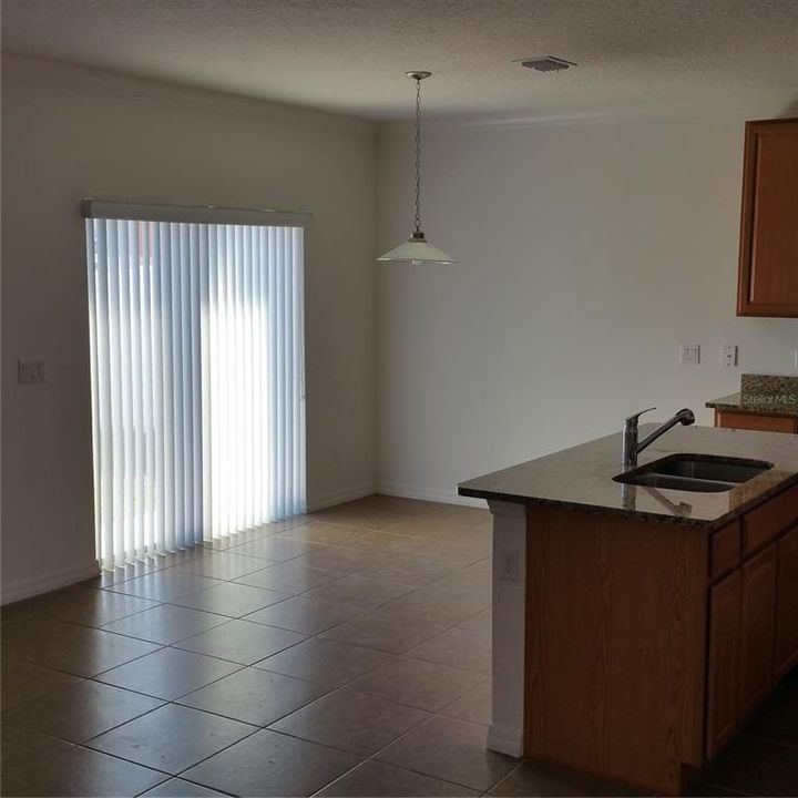 For Rent: $1,750 (3 beds, 2 baths, 1430 Square Feet)
