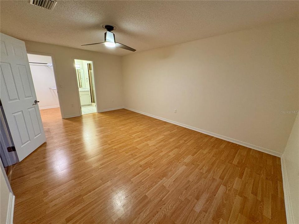 Activo con contrato: $315,000 (3 camas, 2 baños, 1378 Pies cuadrados)