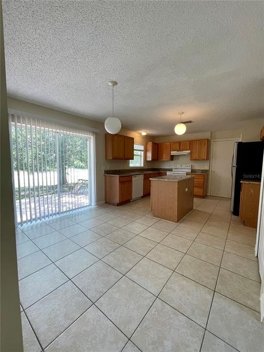 For Rent: $2,195 (4 beds, 2 baths, 2224 Square Feet)
