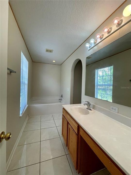 For Rent: $2,195 (4 beds, 2 baths, 2224 Square Feet)