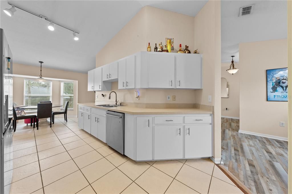 En Venta: $339,000 (3 camas, 2 baños, 1594 Pies cuadrados)