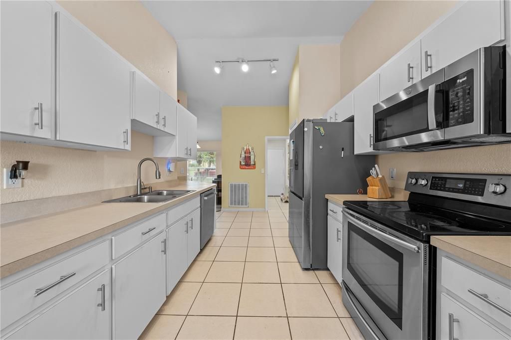 En Venta: $339,000 (3 camas, 2 baños, 1594 Pies cuadrados)