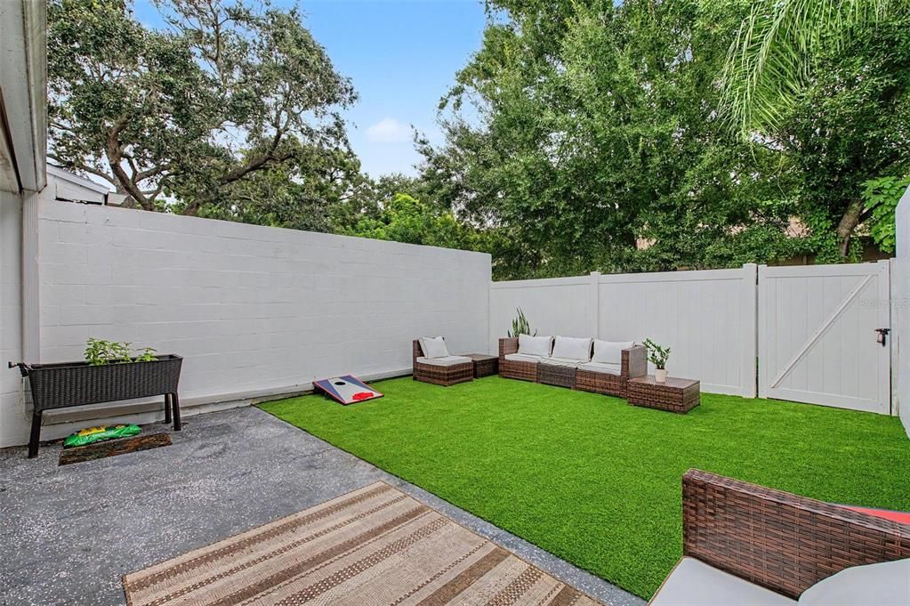 For Sale: $215,000 (1 beds, 1 baths, 800 Square Feet)
