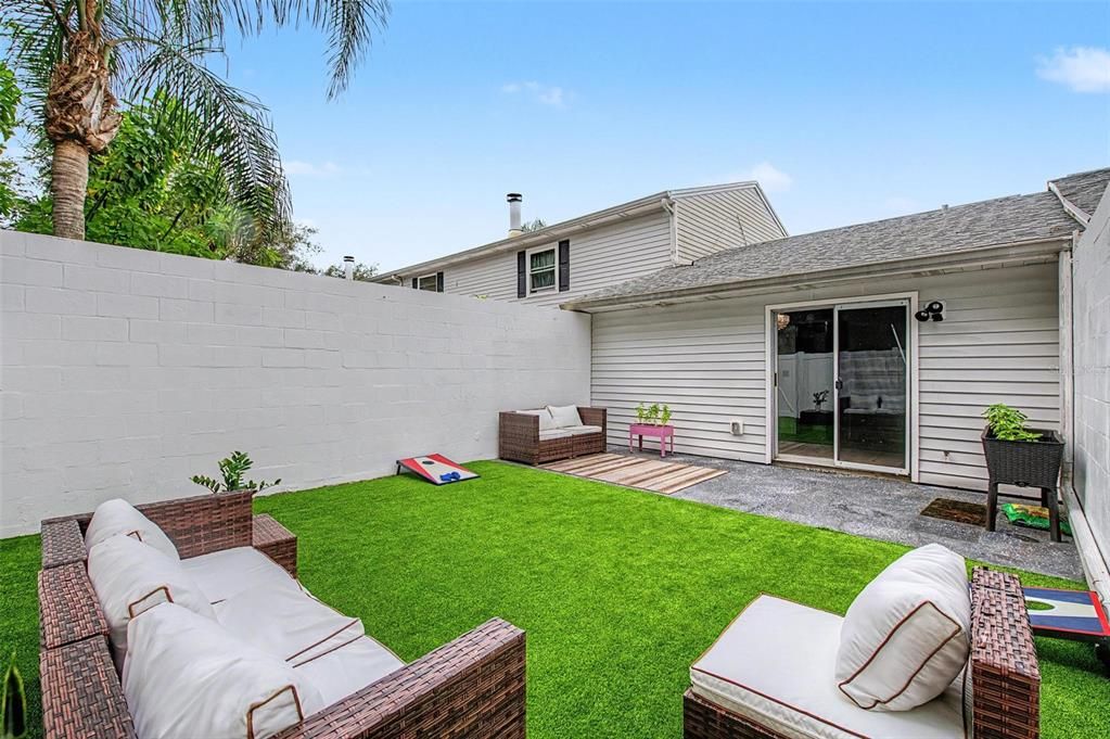 For Sale: $215,000 (1 beds, 1 baths, 800 Square Feet)