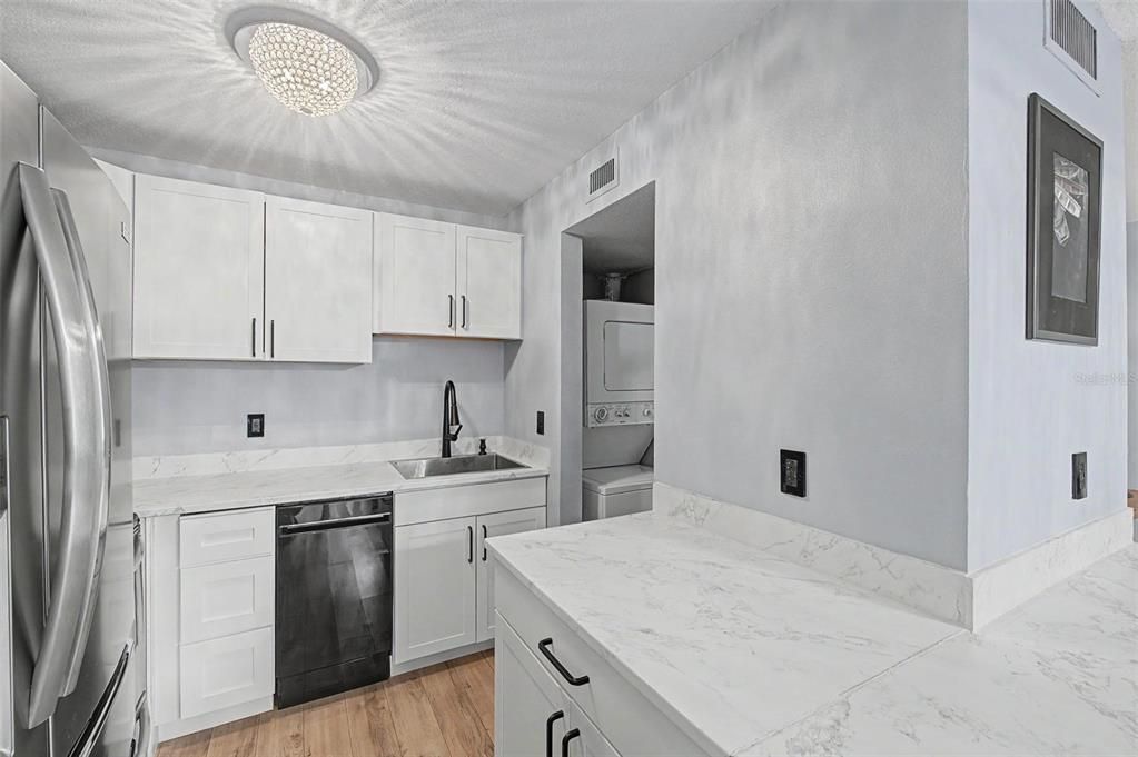 For Sale: $215,000 (1 beds, 1 baths, 800 Square Feet)