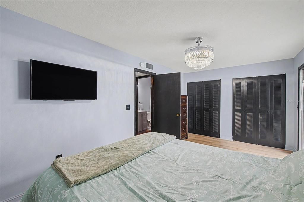 For Sale: $215,000 (1 beds, 1 baths, 800 Square Feet)