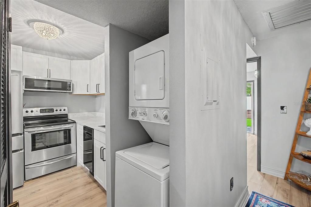 For Sale: $215,000 (1 beds, 1 baths, 800 Square Feet)