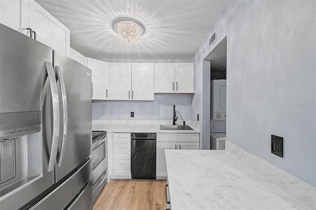 For Sale: $215,000 (1 beds, 1 baths, 800 Square Feet)