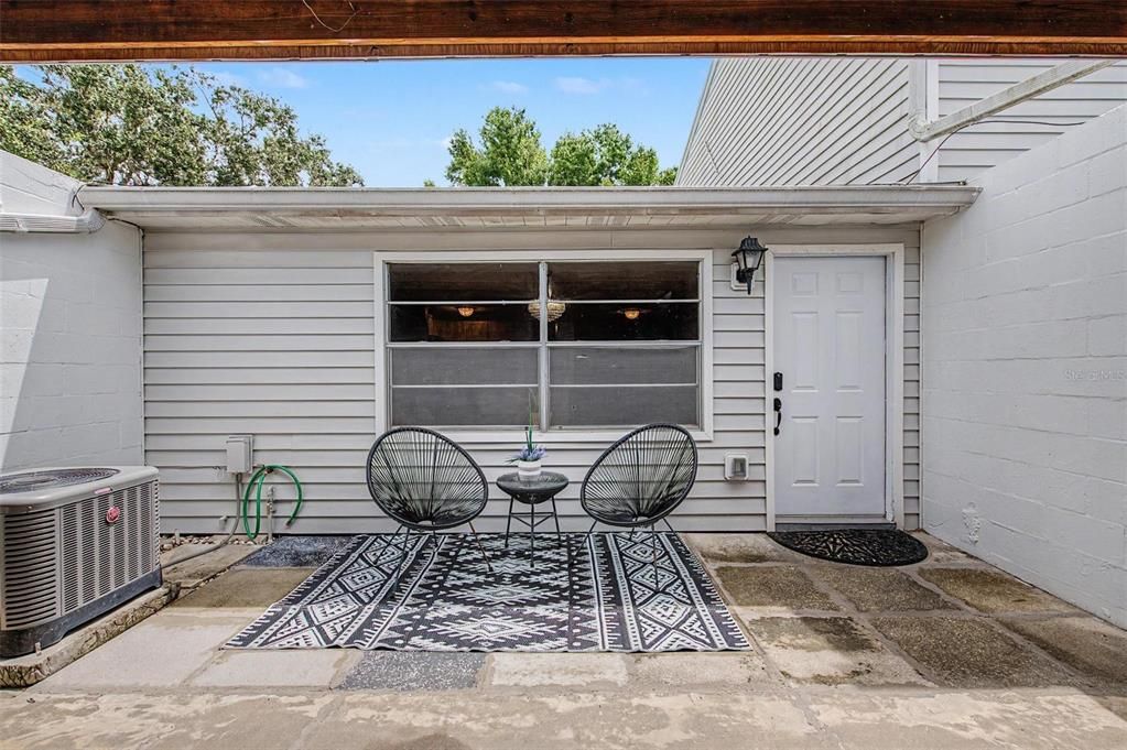 For Sale: $215,000 (1 beds, 1 baths, 800 Square Feet)