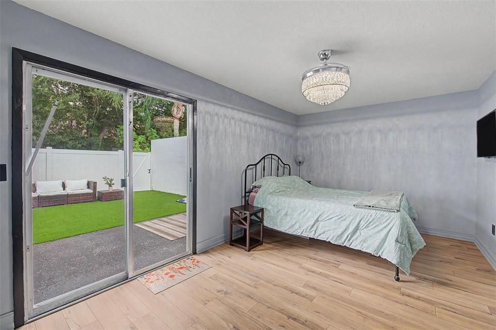 For Sale: $215,000 (1 beds, 1 baths, 800 Square Feet)
