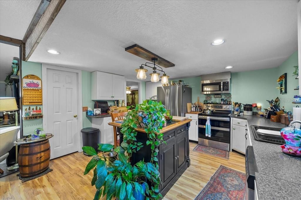 For Sale: $235,000 (4 beds, 2 baths, 1485 Square Feet)