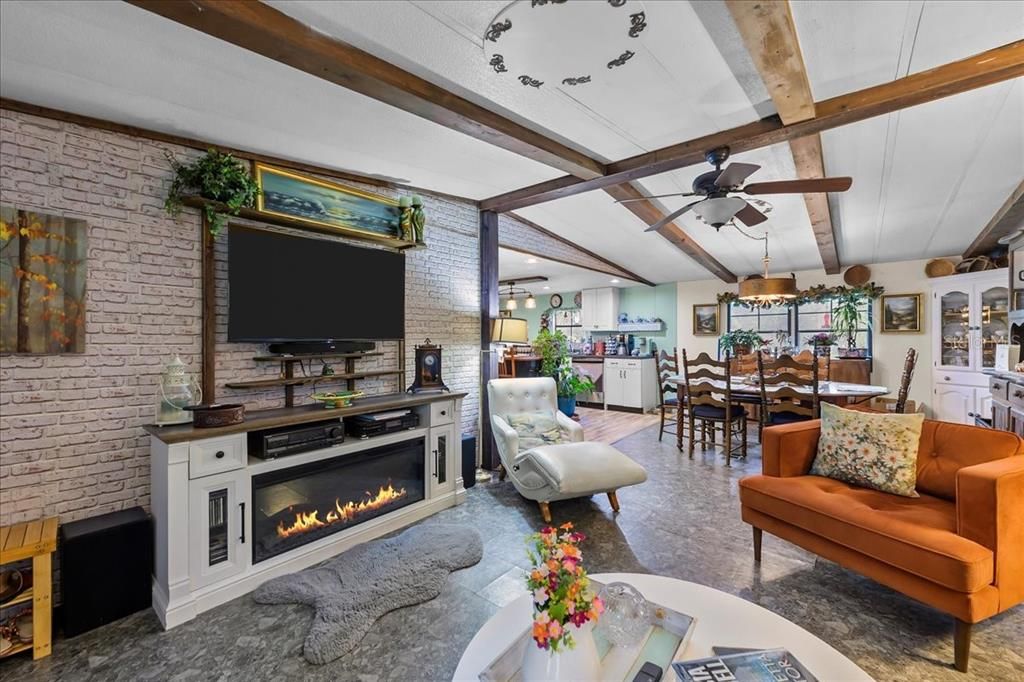 For Sale: $235,000 (4 beds, 2 baths, 1485 Square Feet)