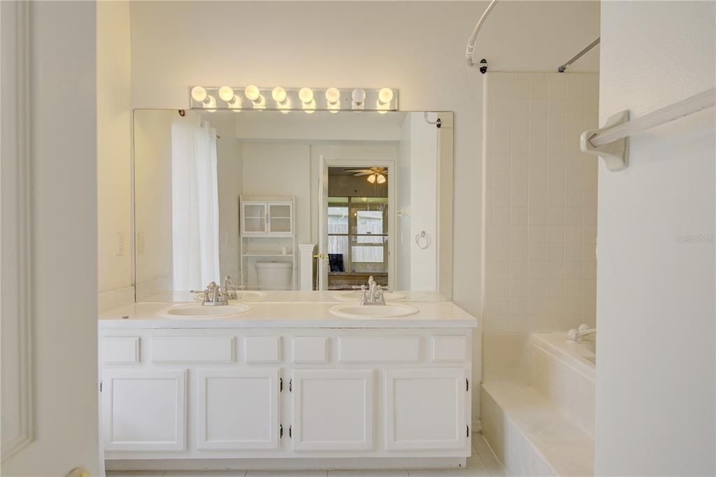 For Sale: $399,000 (4 beds, 2 baths, 1543 Square Feet)